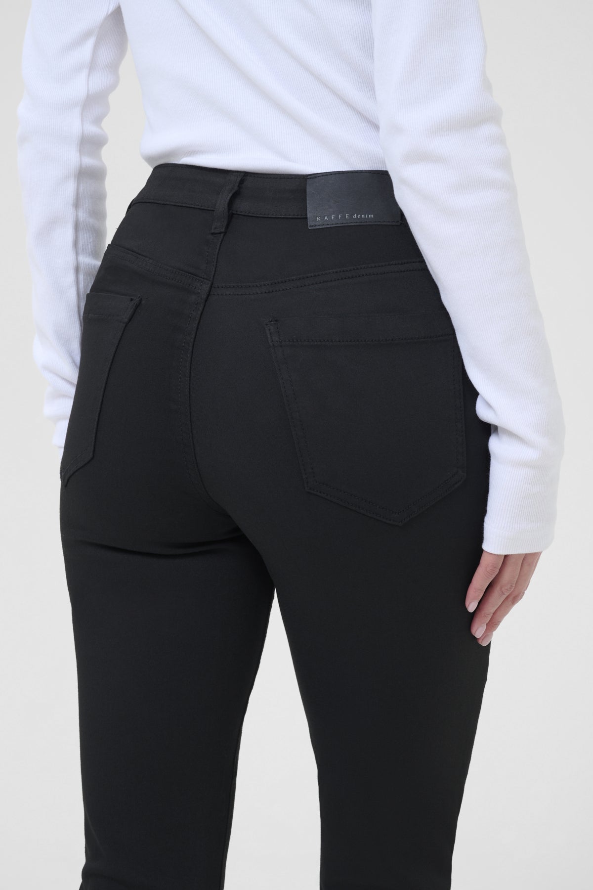 Willow HW Slim Fit Jeans