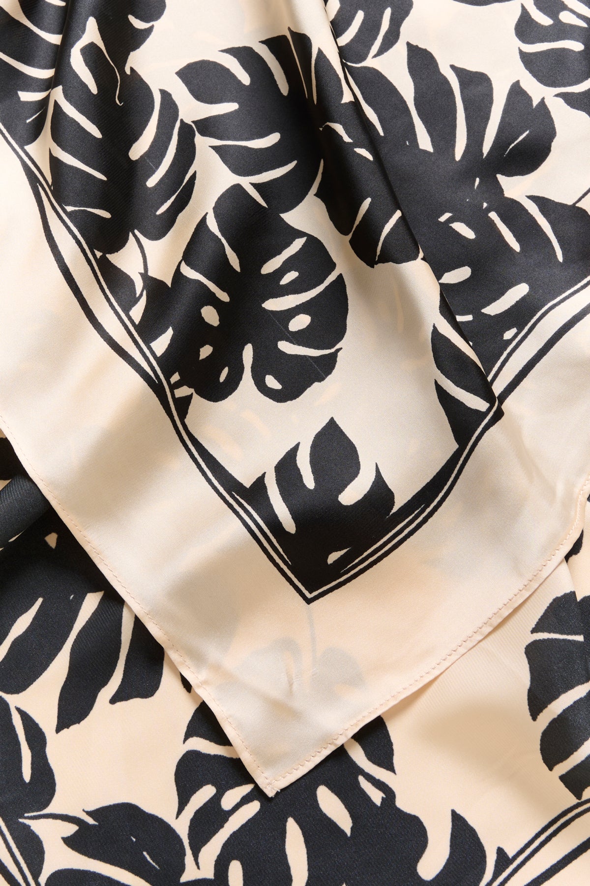 Banda Scarf