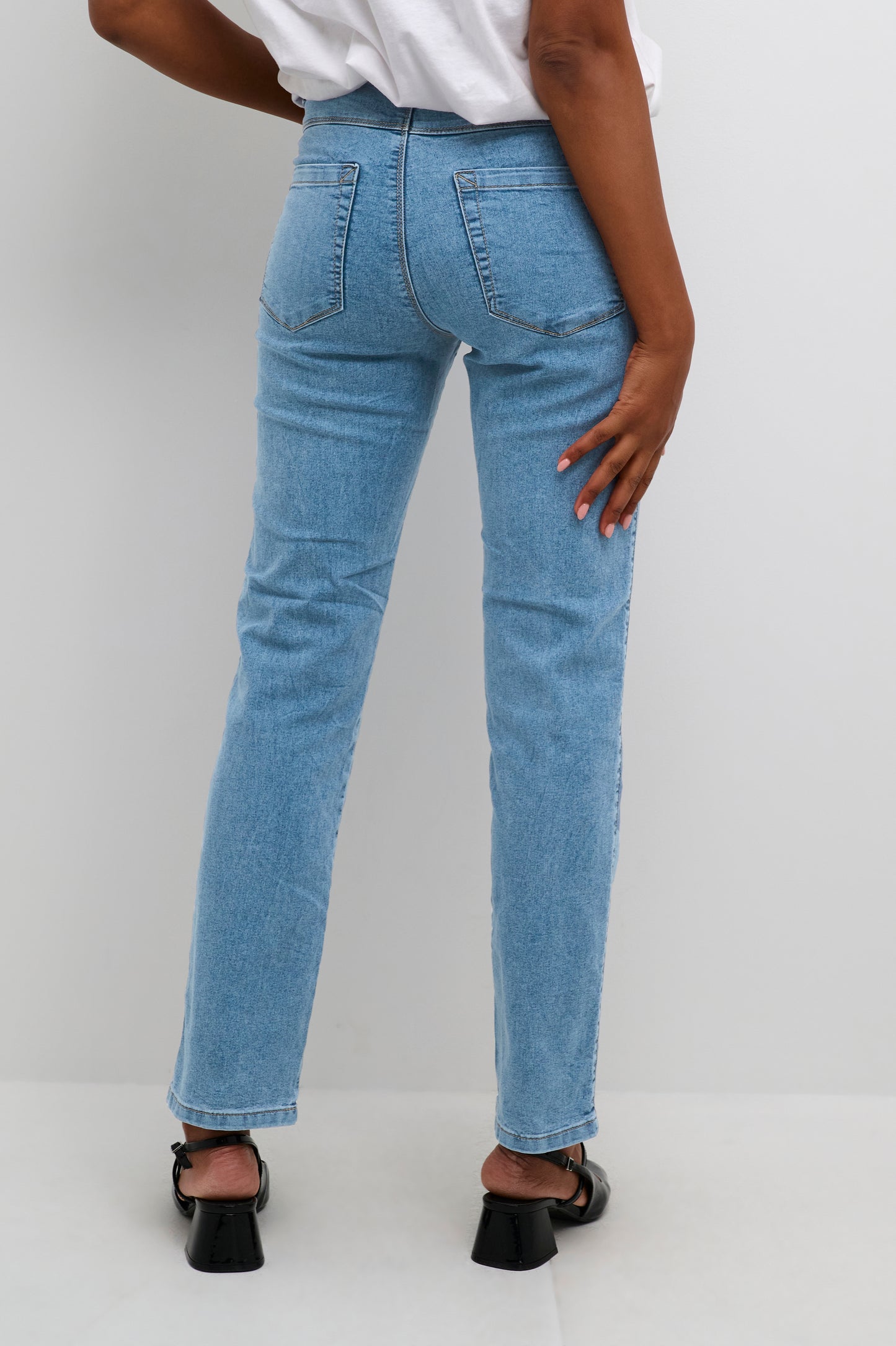 Vicky Straight Jeans
