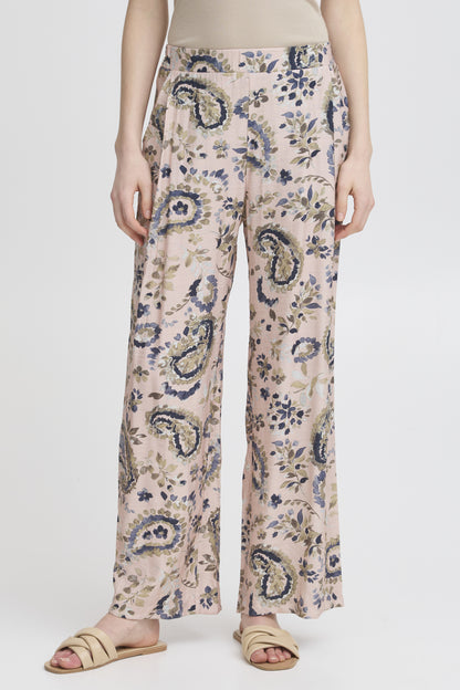 Ariana Pant 3