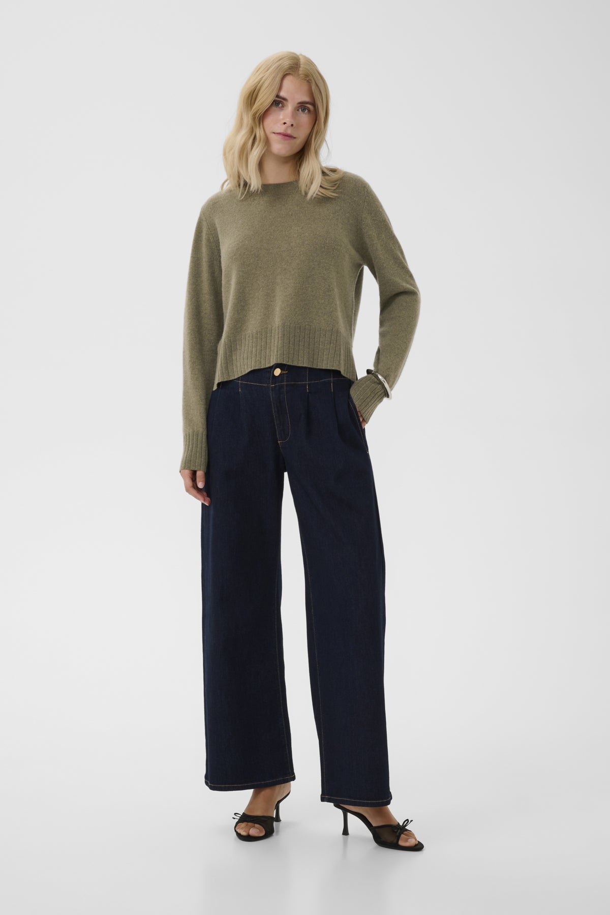 Taia Arrow Pullover