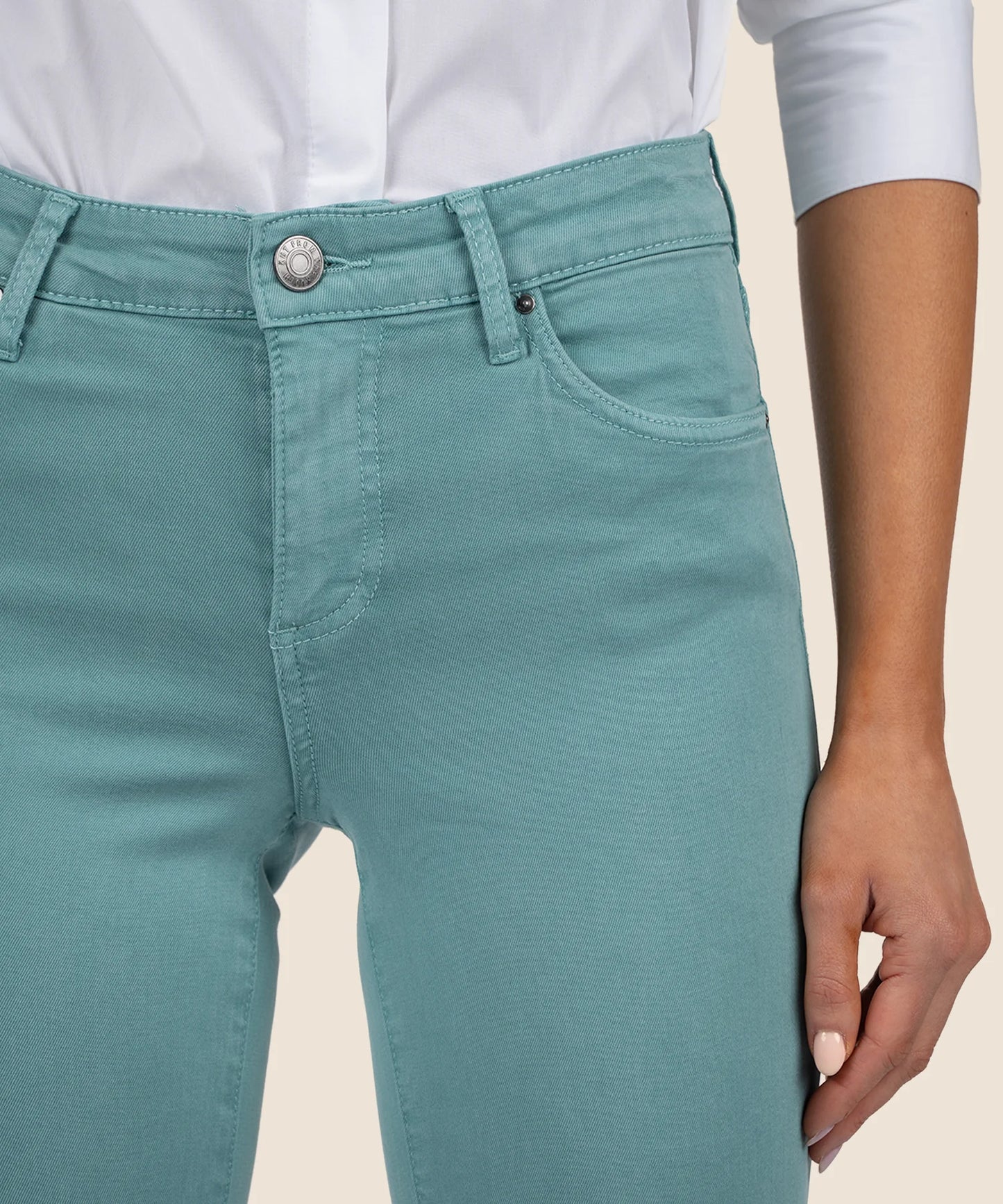 Amy Crop Straight Leg